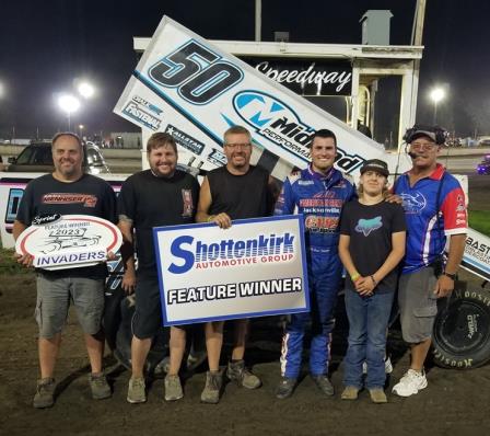 Paul Nienhiser won with the Sprint Invaders in Peoria Saturday (Kali Eastin Photo)