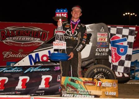  Logan Seavey made a last lap pass to win at Bakersfield Saturday, and also clinched the USAC National Midget championship (Devin Mayo Photo)