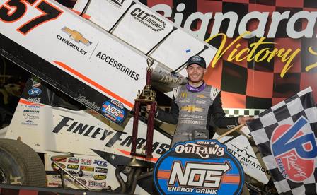 Kyle Larson won the WoO event at Lawrenceburg on Monday (Tim Aylwin Photo) (Highlight Video from Dirtvision.com)