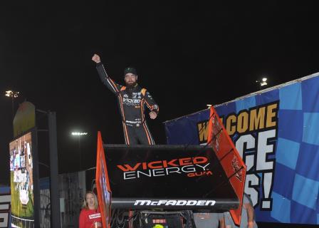 James McFadden won a thriller on Night #2 of the 360 Nationals (Ken Berry Racing Pix) (Video Highlight from DirtVision.com)