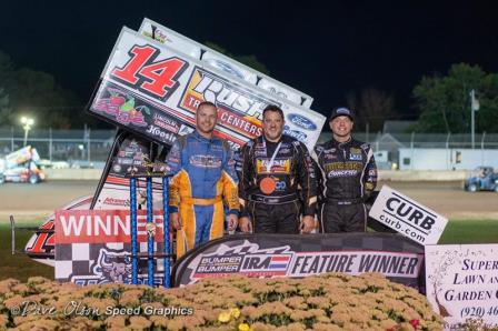Tony Stewart picked up the win with the IRA at the Plymouth Dirt Track in Wisconsin Friday (Dave Olson Speed Graphics)
