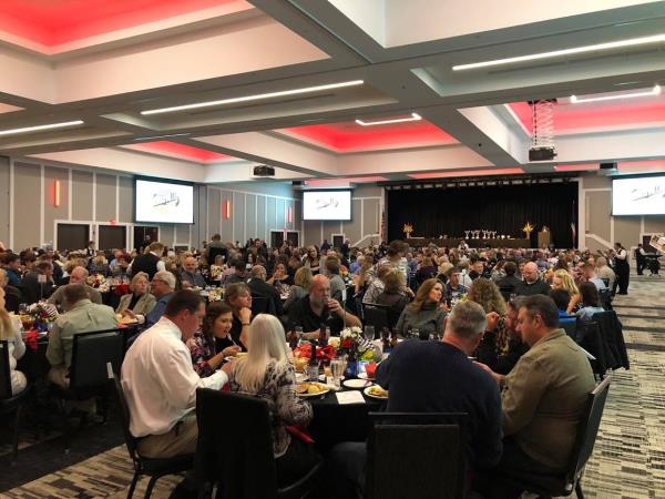 Cash, Contingencies and Awards Handed Out at 2019 Knoxville Raceway Championship Cup Series Banquet!