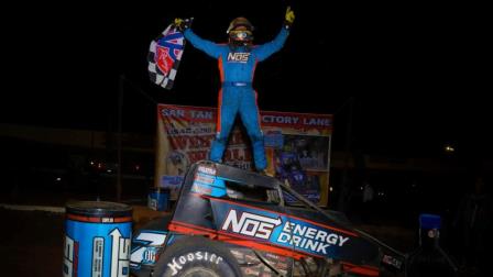 Tyler Courtney captured Friday night's USAC AMSOIL National Sprint Car victory on night #1 of the Western World Championships at Arizona Speedway (Rich Forman Photo) (Video Highlights from FloRacing.com)