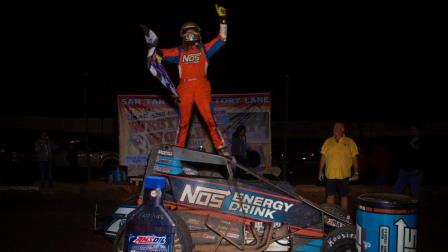 Tyler Courtney won his second-straight Western World USAC AMSOIL National Sprint Car feature Saturday at Arizona Speedway (Rich Forman Photo) (Video Highlights from FloRacing.com)