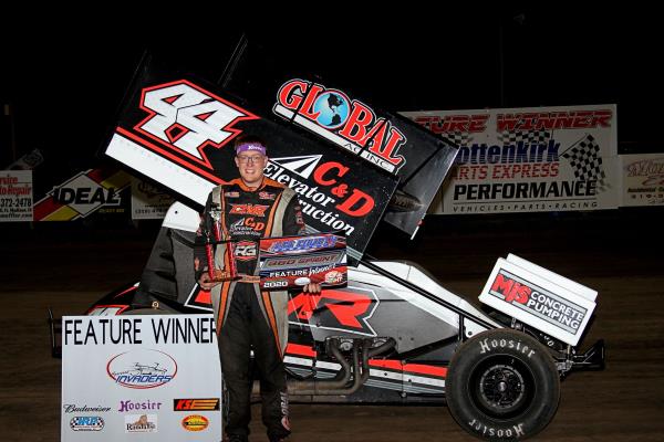 Chris Martin Wins the Battle with Sprint Invaders at Lee County Speedway!