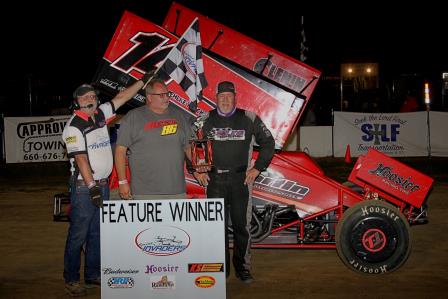 Randy Martin celebrates his Moberly win with race sponsor Tony Stuart (MF Photography)