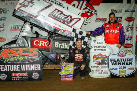 Mark Smith picked up his second prelim win in a row Friday at the Jesse Hockett/Daniel McMillin Memorial at Lucas Oil Speedway (Greg Stanek Photo)