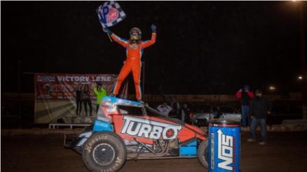 Tyler Courtney captured his third consecutive Western World Championship final night Sprint Car victory on Saturday at Arizona Speedway (Rich Forman Photo) (Video Highlights from FloRacing.com)