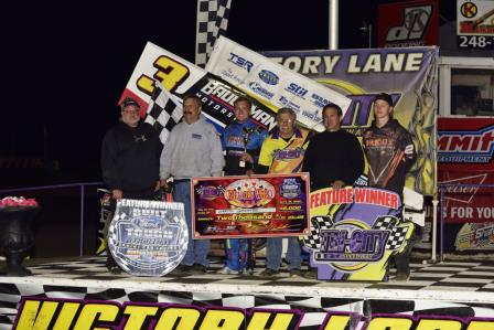 Ayrton Gennetten won his first career 410 feature Friday night at Granite City (Mark Funderburk Photo)