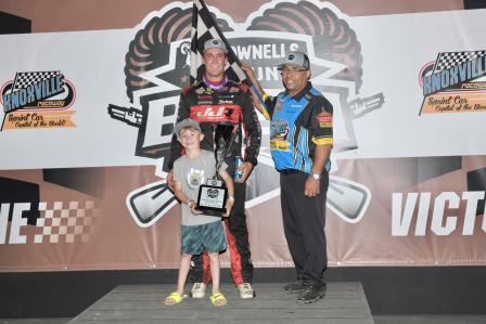 Carson Macedo won the Knoxville WoO opener Friday (Ken's Racing Pix) (Video Highlights from DirtVision.com)