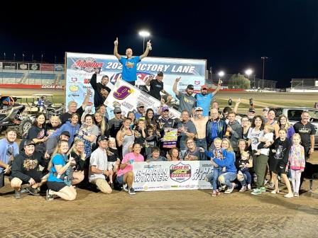 Derek Hagar won Night #2 of the Jesse Hockett/Daniel McMillin Memorial Friday (Greg Stanek Photo)