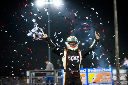 Alex Bright took the Xtreme Outlaw Sprint Car feature Friday at I-55 (Jacy Norgaard Photo)