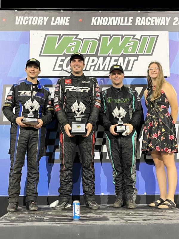 Aaron Reutzel Takes Off Late to Win the Beef at Knoxville!