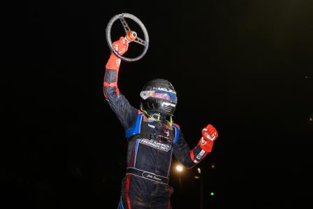 Jake Swanson won for the second night in a row with the Xtreme Sprints. This time it was at Spoon River (Jacy Norgaard Photo) (Video Highlights from DirtVision.com)