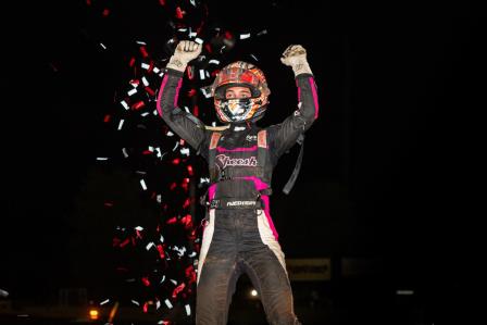 Jade Avedisian won the finale for the Xtreme Midgets Saturday; Zach Daum won the championship (Jacy Norgaard Photo) (Video Highlights from DirtVision.com)