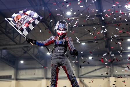 Jade Avedisian won a thriller with the Xtreme Midgets at DuQuoin Saturday (Jacy Norgaard Photo) (Video Highlights from DirtVision.com)