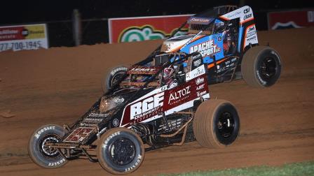 Feature winner C.J. Leary (#15x) fends off Jake Swanson (#21AZ) for the top spot during Friday's Larry Rice Classic for the USAC AMSOIL Sprint Car National Championship at Bloomington (Ind.) Speedway. (Chris Pedersen Photo) (Video Highlights from FloRacing.com)