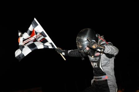 Chase McDermond won teh Xtreme Midget feature at Humboldt Friday (DB3 Image) (Video Highlights from DirtVision.com)