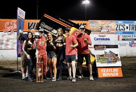 Chase Randall claimed the 410 feature at Huset's Sunday (Tylan Porath Photo)