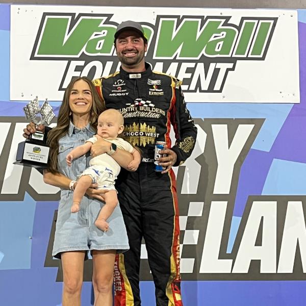 Austin McCarl Nabs $5,000 in Late Race Pass on Exciting Night at Knoxville!