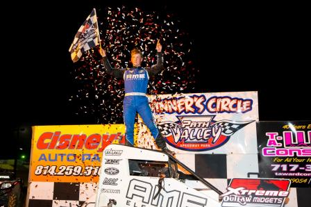 Daison Pursley was victorious with the Xtreme Midgets at Path Valley (Jesse Carberry Photo) (Video Highlights from DirtVision.com)