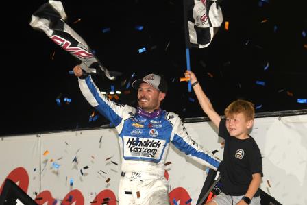 Kyle Larson won his second Knoxville Nationals Saturday (Paul Arch Photo) (Video Highlights from DirtVision.com)