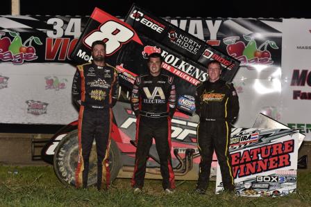 Aaron Reutzel topped the IRA feature at 34 Raceway Friday (Mark Funderburk Photo)