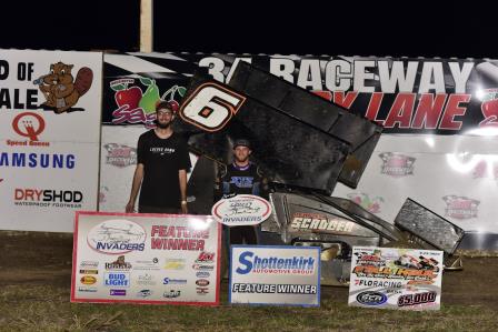 Zane DeVault won the $5,000 Fall Haul with the Sprint Invaders at 34 Raceway Saturday (Mark Funderburk Photo) (Video courtesy of Kris Krohn)