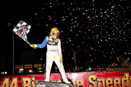 Hayden Reinbold won the season finale for the Xtreme Midgets Saturday at I-44 (Jacy Norgaard Photo) (Video Highlights from DirtVision.com)
