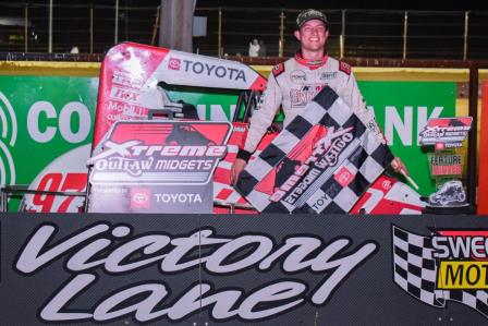Kale Drake won the Xtreme Midget event at Sweet Springs Saturday (Xtreme Outlaw Series Photo) (Video Highlights from DirtVision.com)
