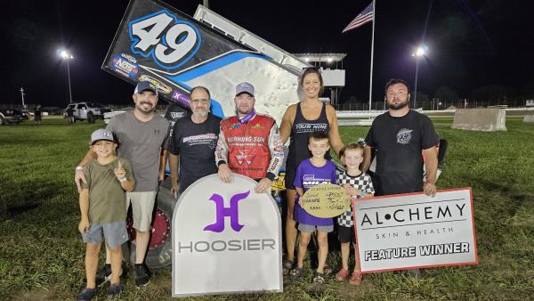 Josh Schneiderman Pockets $4,000 in Instant Classic Sprint Invaders Feature in Bloomfield!