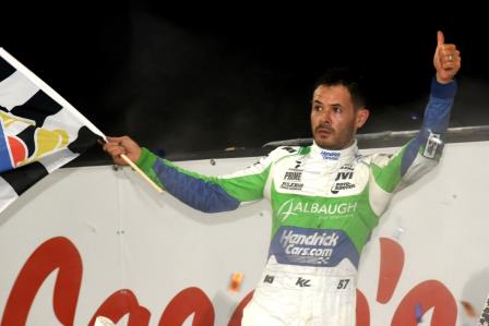 Kyle Larson won Night #2 of the Knoxville Nationals Thursday (Paul Arch Photo) (Video Highlights from DirtVision.com)