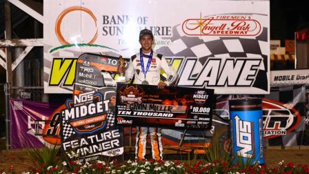 Gavin Miller captured his third USAC NOS Energy Drink Midget National Championship victory in the last four races after winning $10,000 in Sunday's 40th Firemen's Nationals at Sun Prairie, Wisconsin's Angell Park Speedway. (Rich Forman Photo) (Video Highlights from FloRacing.com)
