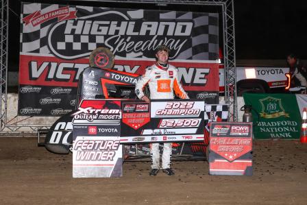 Jacob Denney won the Xtreme Midget/POWRi feature at Highland Saturday (Brendan Bauman Photo) (Video Highlights from DirtVision.com)