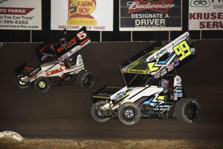 Brady challenges David Gravel for the lead at Haubstadt (Mark Funderburk Racing Photo) 