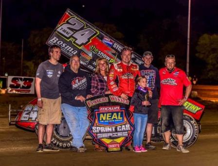 TMAC in Victory Lane at Quincy (MOWA Photo)