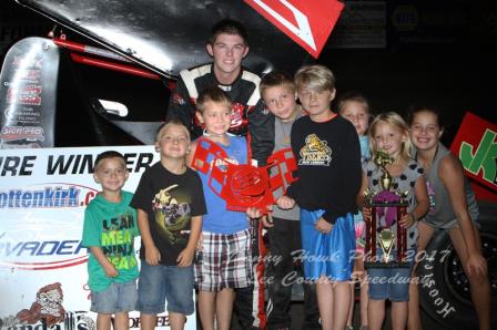 Jamie Ball won the Sprint Invaders feature Friday at Donnellson (Danny Howk Photo)
