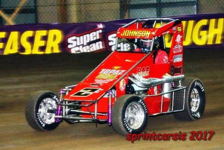 Wayne is on the gas at the Chili Bowl (sprintcarsis Photo) 