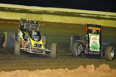 Chase Stockon (32) topped Kevin Thomas Jr. (69) in the "Winter Dirt Games 9" opener Thursday in Ocala (Al Steinberg/USAC Photo)