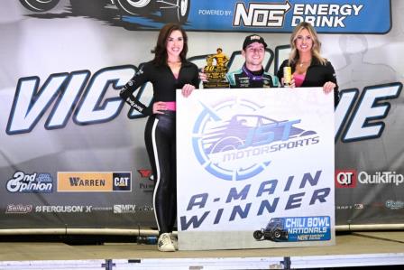 Logan Seavey won Friday's Chili Bowl Prelim (Buck Monson Photo) (Video Highlights from FloRacing.com)