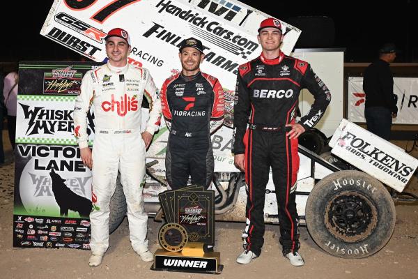 Kyle Larson and Corey Day Open High Limit Season in Las Vegas Photo Finish