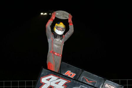Chris Martin won the Sprint Invaders feature at Columbus Junction Friday (Ashley Zimmerman Photo)