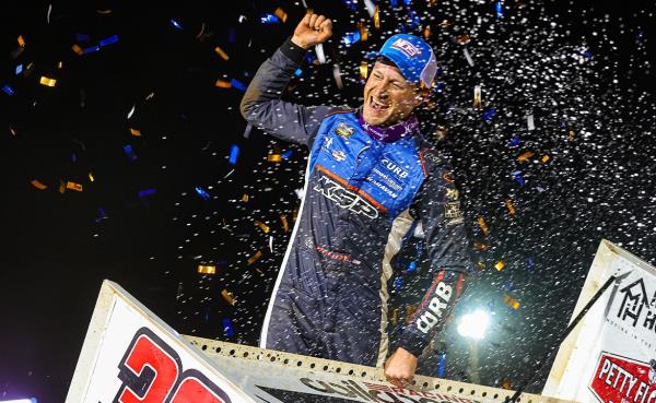 Kasey Kahne Tops Williams Grove Duel with Haudenschild for First World of Outlaws Win