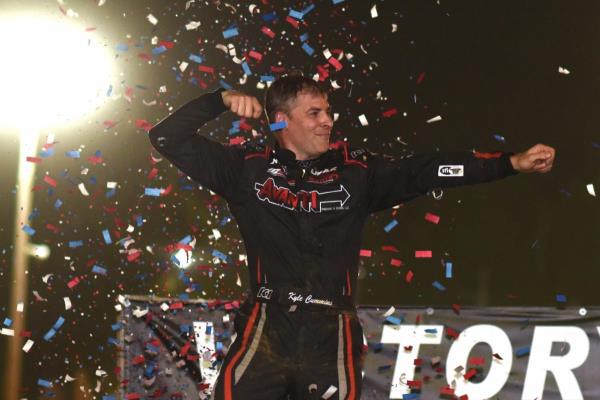 Kyle Cummins Romps, Stomps USAC Indiana Sprint Week Field at Lincoln Park
