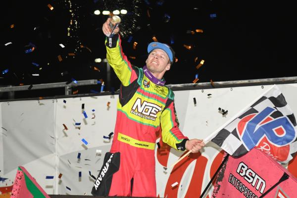 Sheldon Haudenschild Rocks Knoxville with Last Corner Move From Third to First!
