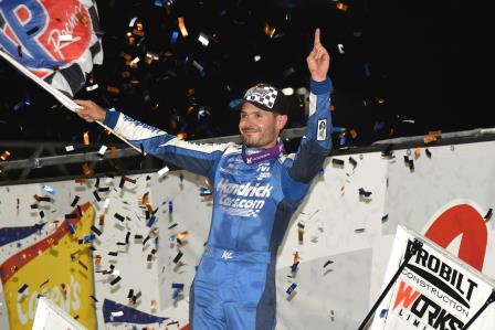 Kyle Larson won Night #2 at the Knoxville Nationals (Paul Arch Photo) (Video Highlights from DirtVision.com)
